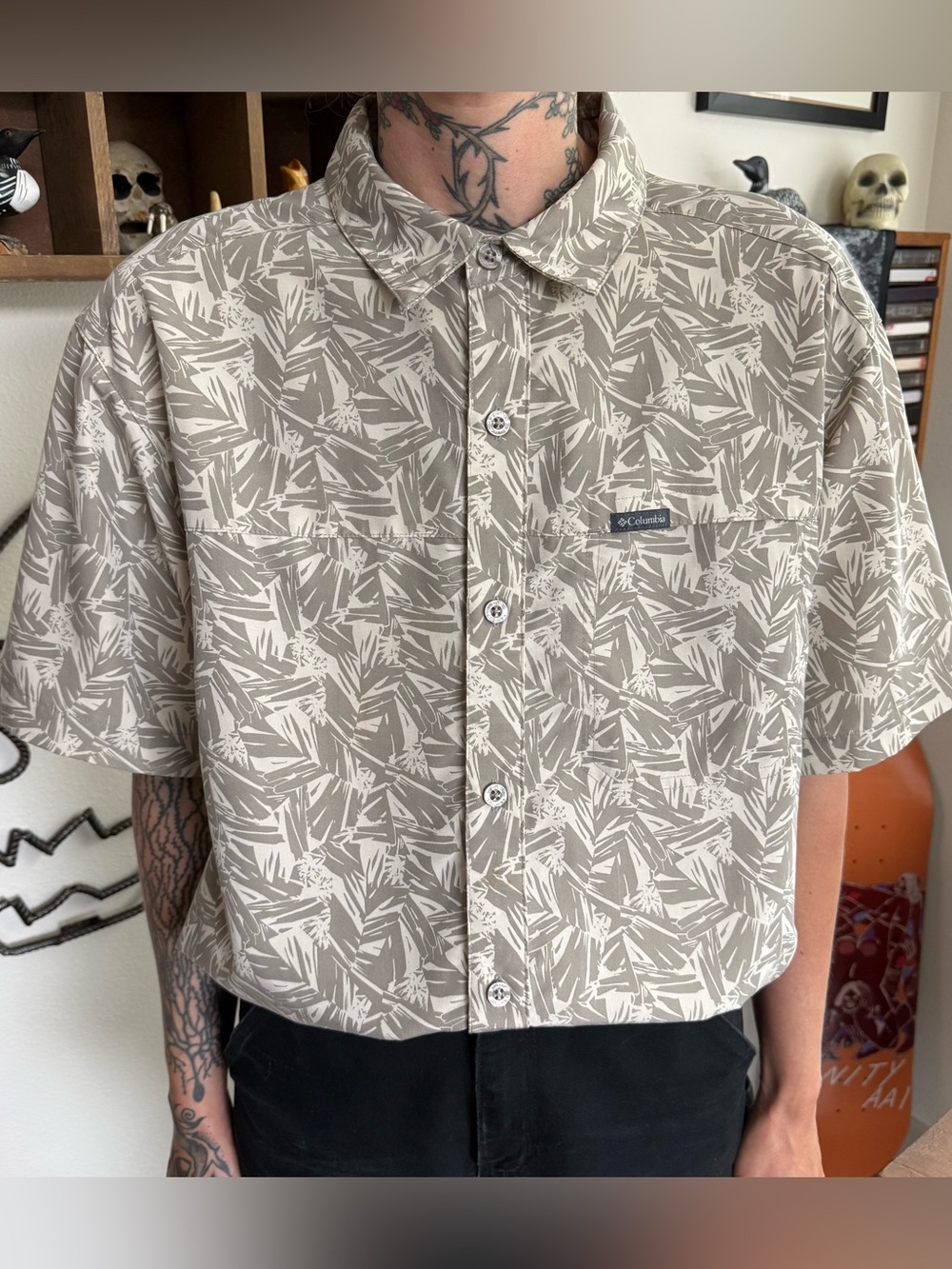 Columbia Seaview Sky AOP Omni-Shade S/S Boxy Button Down Shirt ~ Size Large